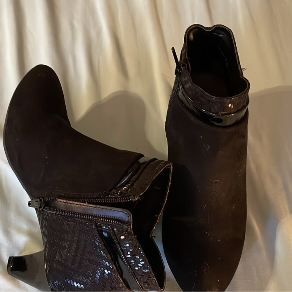 Elegant Black Ankle Boots